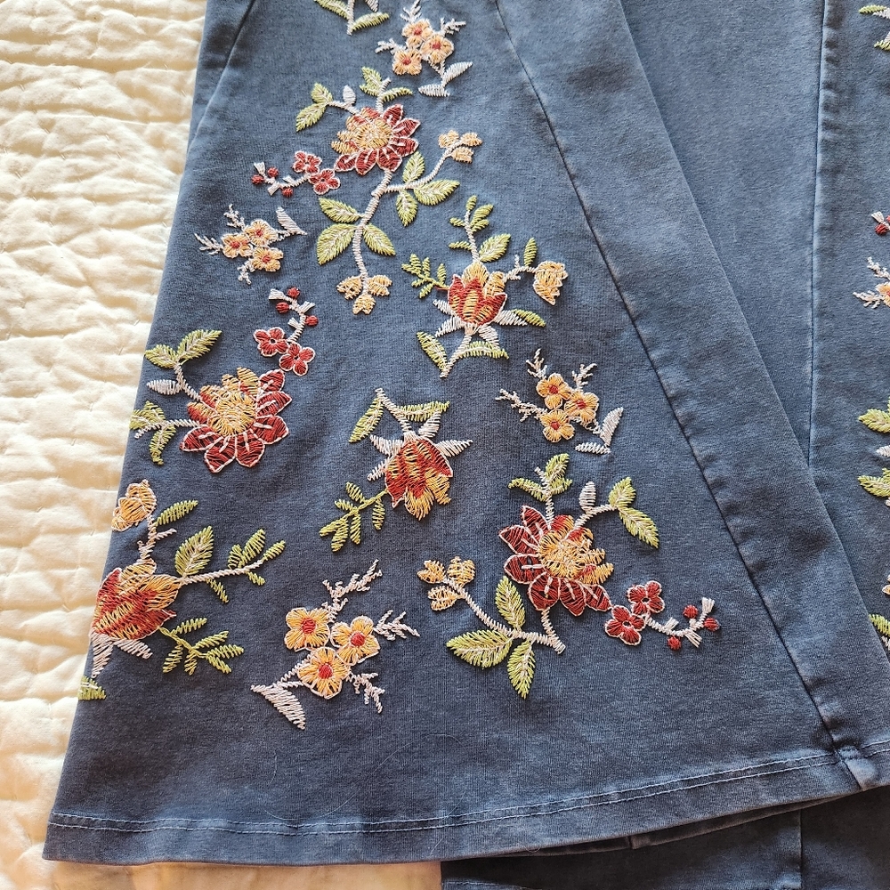 T-PARTY Embroidered Blue Flare Yoga Pants - Picture 4 of 4